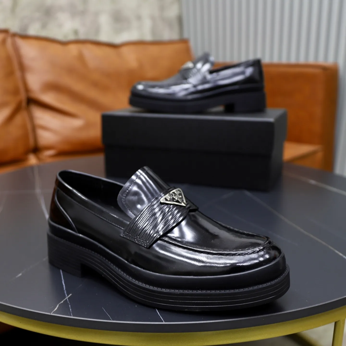 Men's shoes: 540💰🙅‍♂️🙅‍♂️🙅‍♂️ Brand: PRADA Standard code: Men's code 38-44 (45 can be customized) Grade: Same style as the official website Original order quality Material: Original cowhide surface Comfortable sheepskin lining Original outsole Style category: Men's fashionable casual leather shoes Distinguished big-name luxury elements Top luxury Color: actual picture color